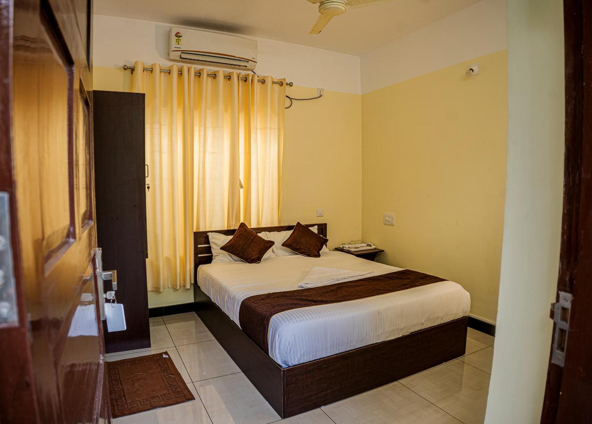 Akr Residency Hotel Kazhakuttam Eksteriør billede